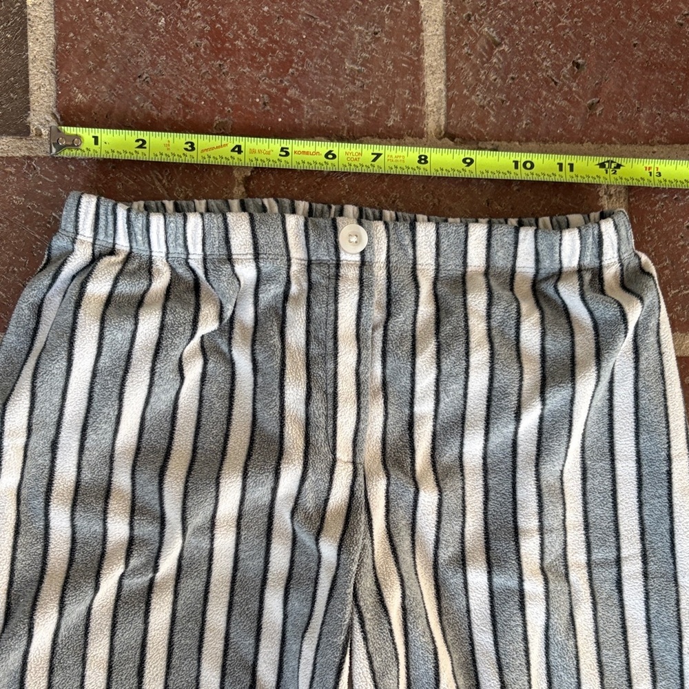 Simply Vera Vera Wang Gray and White Striped Pajama Bottoms/Old Navy Tank Top - Picture 9 of 13